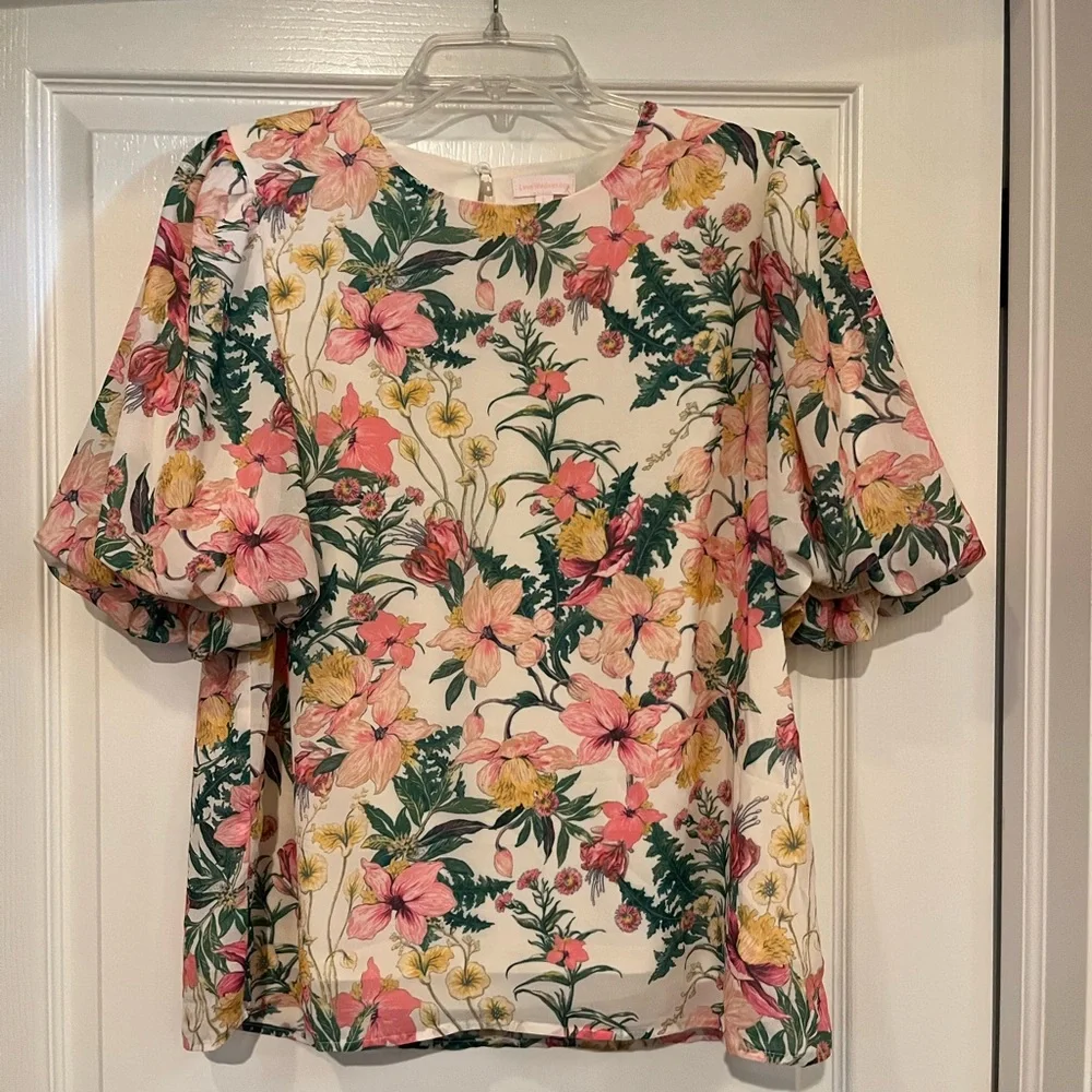 VERSONA FLORAL PUFF SHORT SLEEVE BLOUSE SIZE LARGE NWT! - Picture 3 of 5